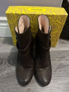 🤎Prada Leather Ankle Booties🤎